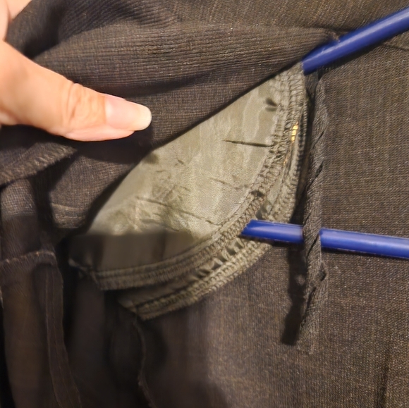 Womens suit with skirt and jacket.  Size 7/8. Great condition. - Picture 5 of 11